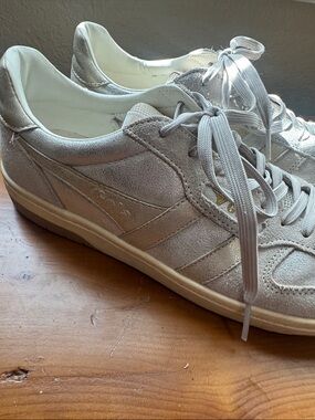 Gola Classic Women's Silver Lace-Up Sneakers